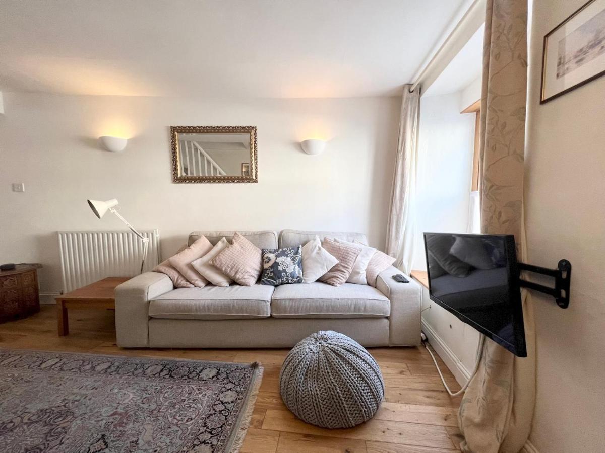 Pass The Keys 64 Church Street Characterful 2-Bed Cottage In The Heart Of Town Кингсбридж Екстериор снимка