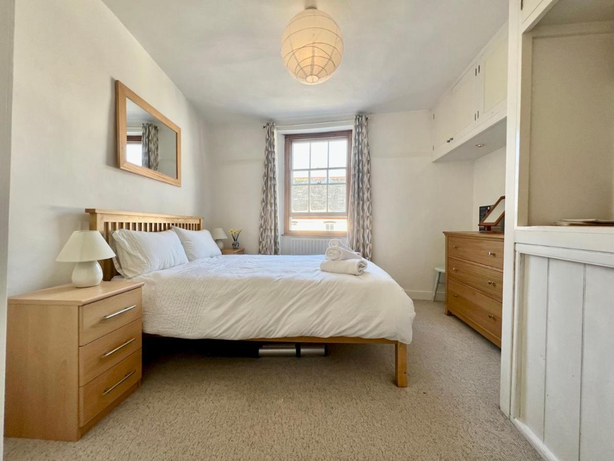 Pass The Keys 64 Church Street Characterful 2-Bed Cottage In The Heart Of Town Кингсбридж Екстериор снимка