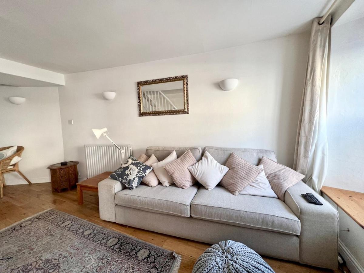 Pass The Keys 64 Church Street Characterful 2-Bed Cottage In The Heart Of Town Кингсбридж Екстериор снимка