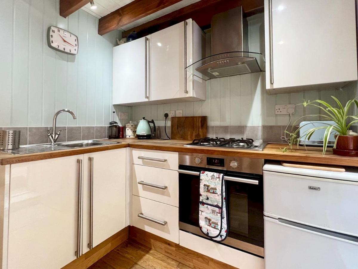 Pass The Keys 64 Church Street Characterful 2-Bed Cottage In The Heart Of Town Кингсбридж Екстериор снимка